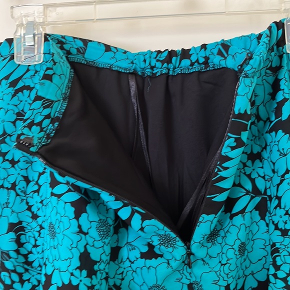 Studio I skirt and jacket suit - Picture 7 of 16